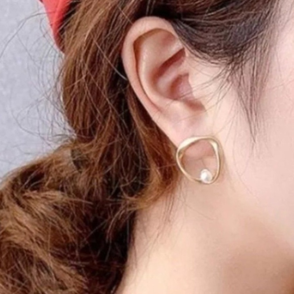 New! Zara Matte Gold &  Pearl Earrings 925 stamped